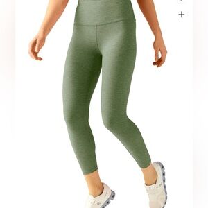 Beyond Yoga Capri Leggings. Space dye Moss green Heather . XS. Like New
